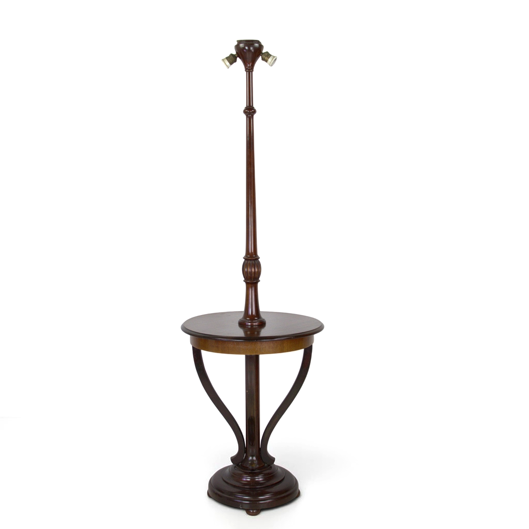 GOLVLAMPA med bord, 2 ljuspunkter, mahognyfanér, 1900-tal.