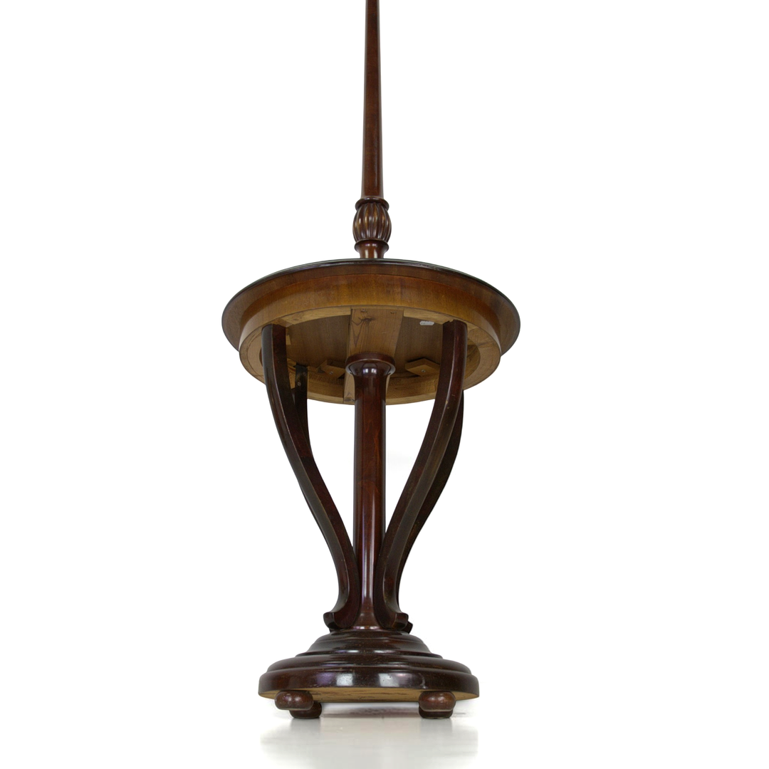 GOLVLAMPA med bord, 2 ljuspunkter, mahognyfanér, 1900-tal.