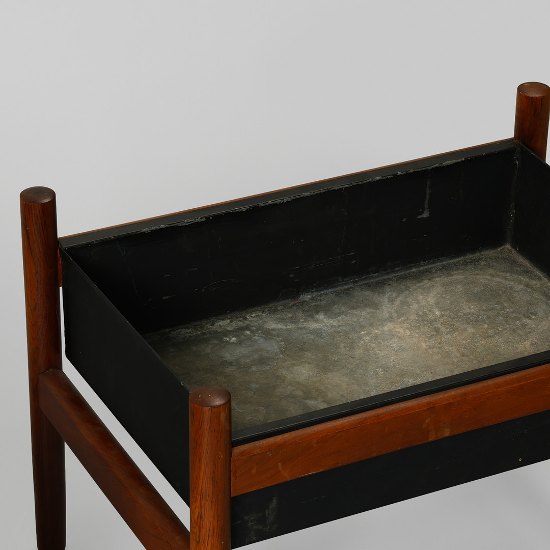 Tre plantekasser af palisander, kasser af metal og plastik, Danmark, 1900-tallets anden halvdel, (3).