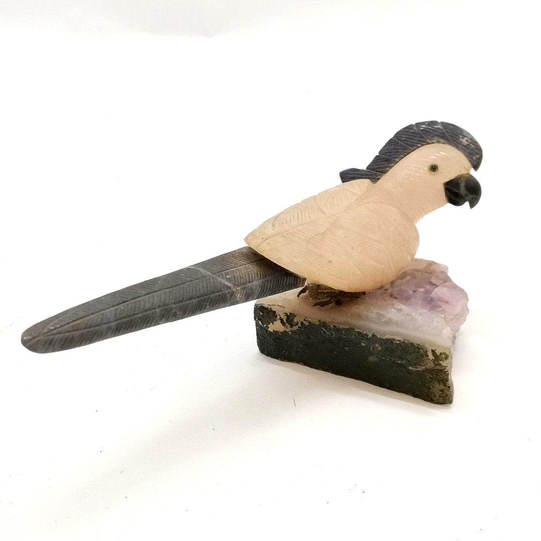 ANTIQUE CARVED SOAPSTONE PARROT ON A SEMI PRECIOUS STONE BASE.