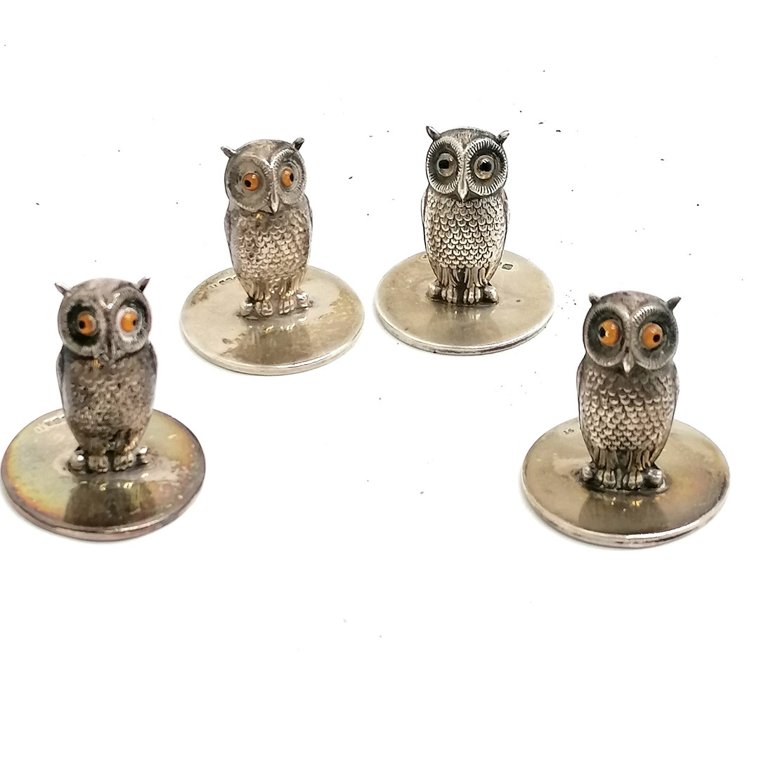 SET OF 4 SAMPSON MORDAN & CO 1907 CHESTER SILVER HALLMARKED MENU HOLDERS IN THE FORM OF OWLS.