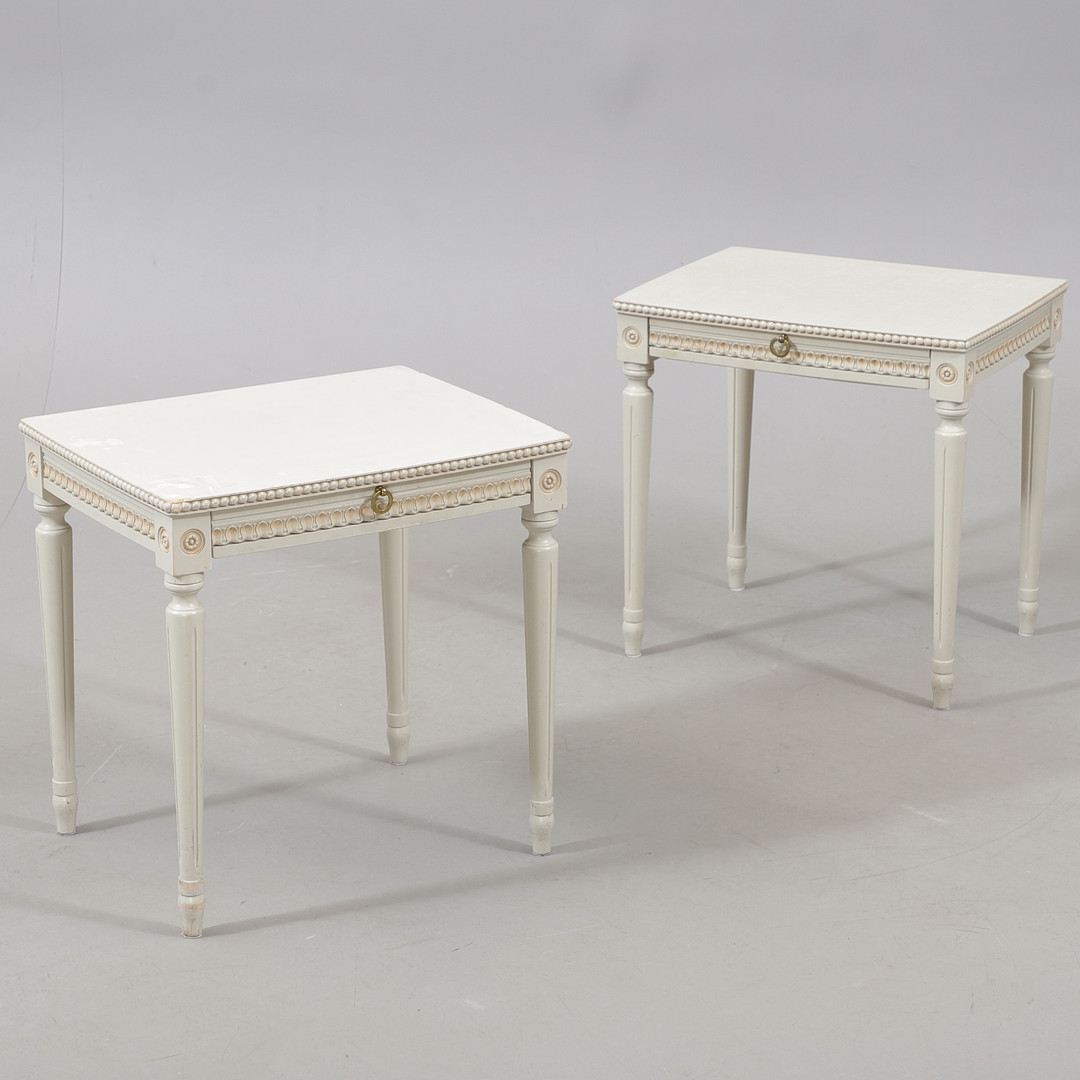 SÄNGBORD, ett par, Gustaviansk stil, 1900-talets mitt/andra hälft.