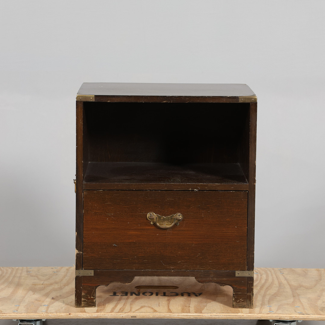 SÄNGBORD, engelsk stil, modell NK 020, Nordiska Kompaniet, 1960/1970-tal.