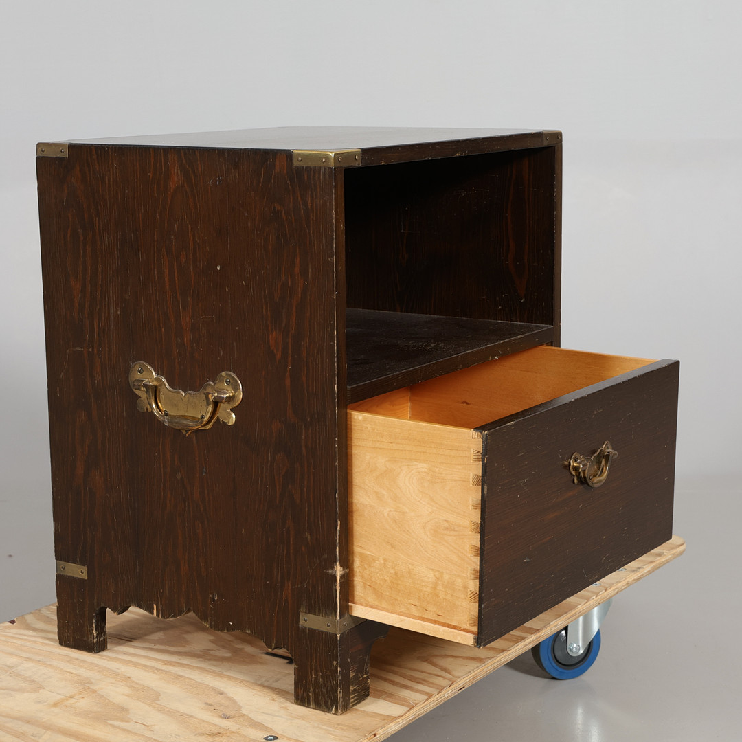 SÄNGBORD, engelsk stil, modell NK 020, Nordiska Kompaniet, 1960/1970-tal.