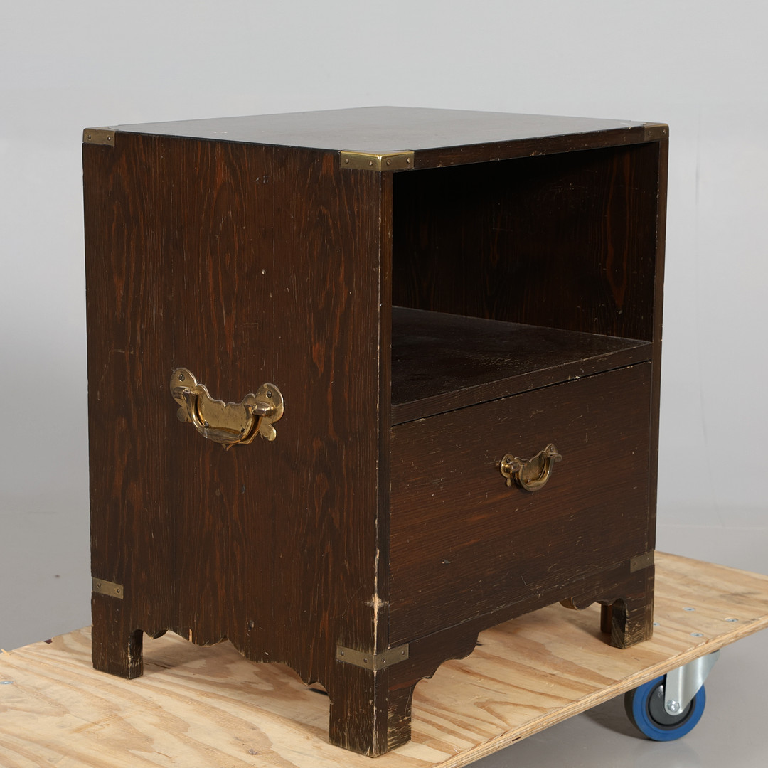 SÄNGBORD, engelsk stil, modell NK 020, Nordiska Kompaniet, 1960/1970-tal.