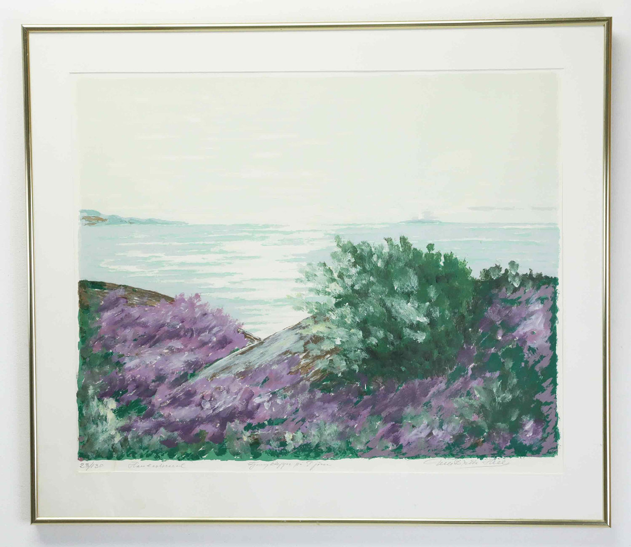 ULLA BRITTA HILL. Litografi, 30/130, handcolorerad, "Ljungklippor på Tjörn", signerad.