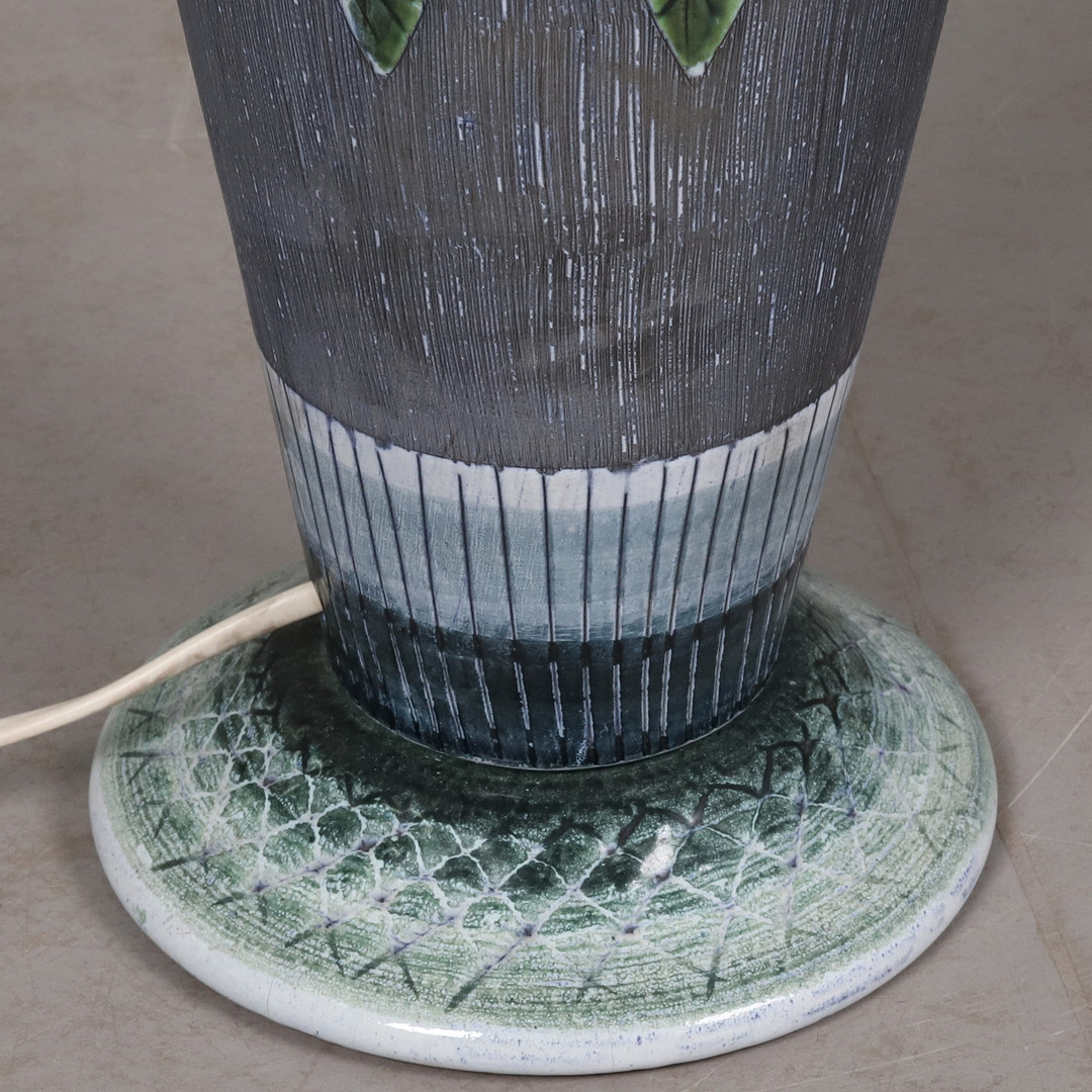 BORDSLAMPA. Keramik, Tilgmans, Sverige, monogramsignerad, 1900-talets tredje kvartal.
