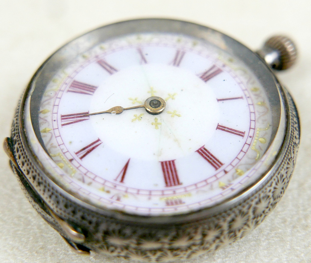 A 935 SILVER CASED SWISS LADY'S POCKET WATCH.
