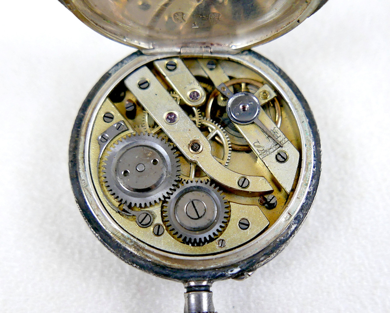A 935 SILVER CASED SWISS LADY'S POCKET WATCH.