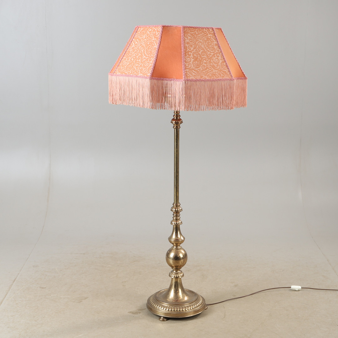 GOLVLAMPA, mässing, 1900-talets första hälft.