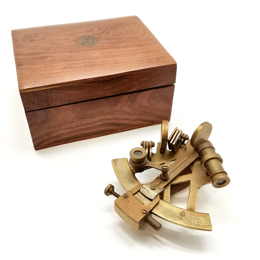 BRASS MARINE SEXTANT IN A "COMPTOIR DES INDES" WOODEN BOX.