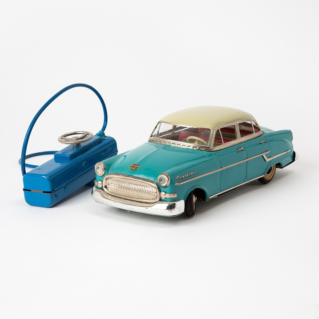 GAMA. "Opel Kapitän", fjärrstyrd, litograferad plåt, Västtyskland, 1950-tal.