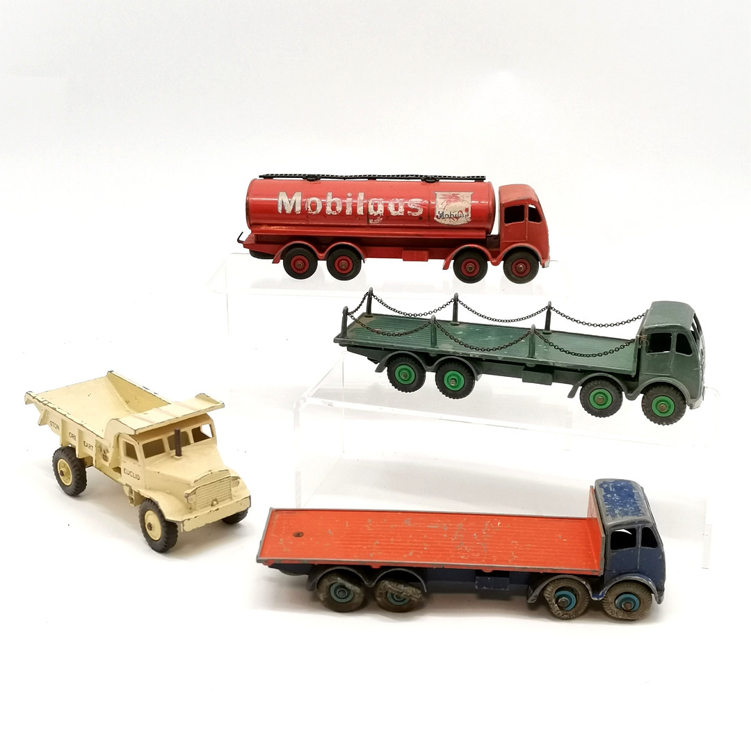 4 X DINKY TOY CARS (COMMERCIAL VEHICLES).