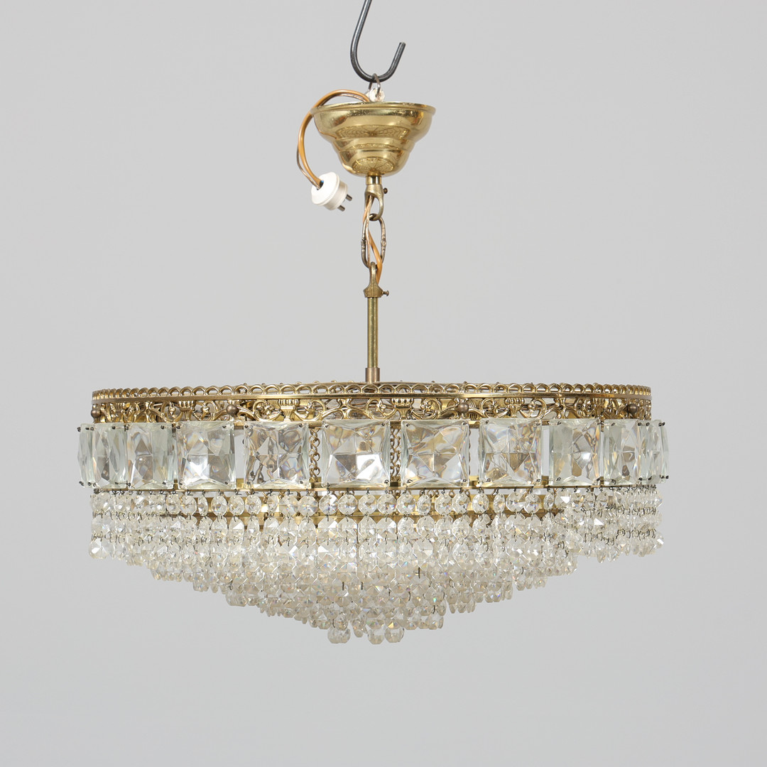 TAKLAMPA med prismor, 1900-talets andra hälft.