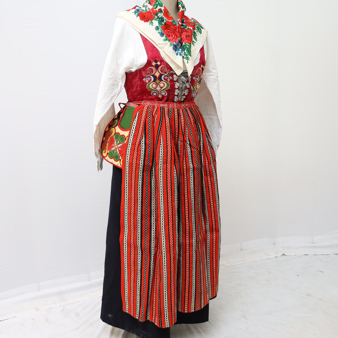 FOLKDRÄKT, Leksand.