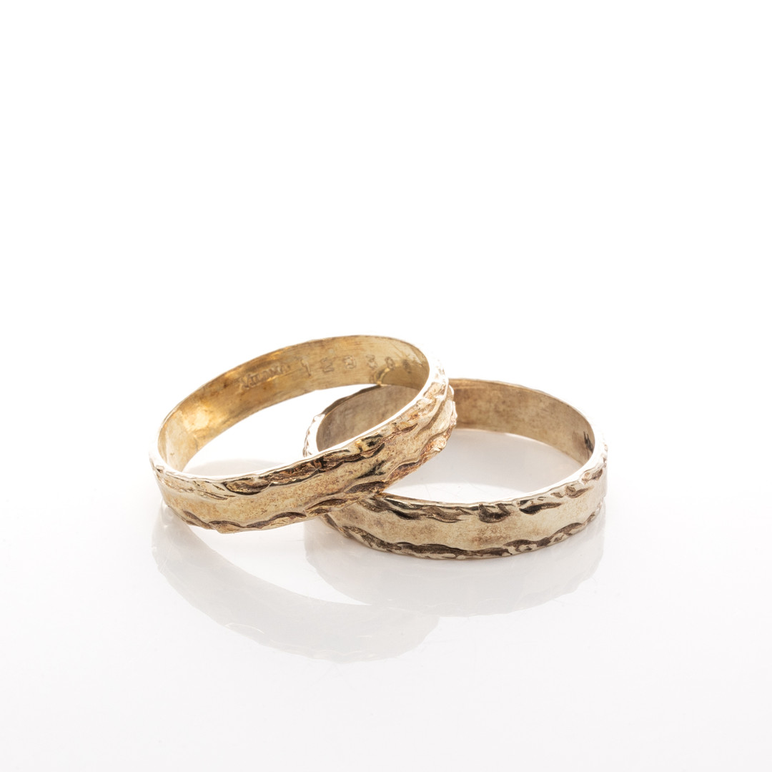 ÅKE LINDSTRÖM. Ringar, 2 st, Förgyllt sterlingsilver, "Vildmark".