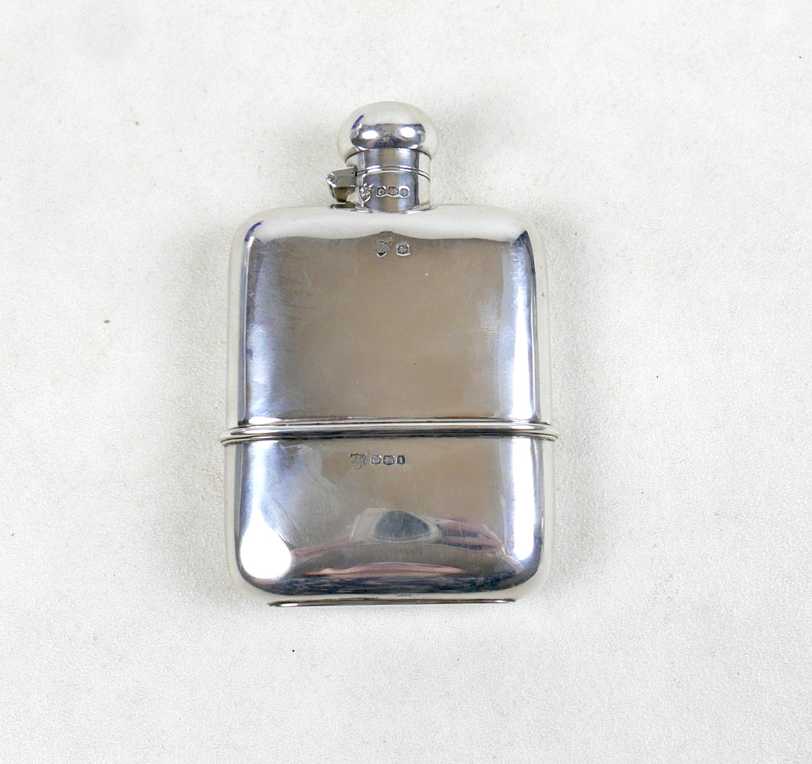 A GEORGE V SILVER HIP FLASK.
