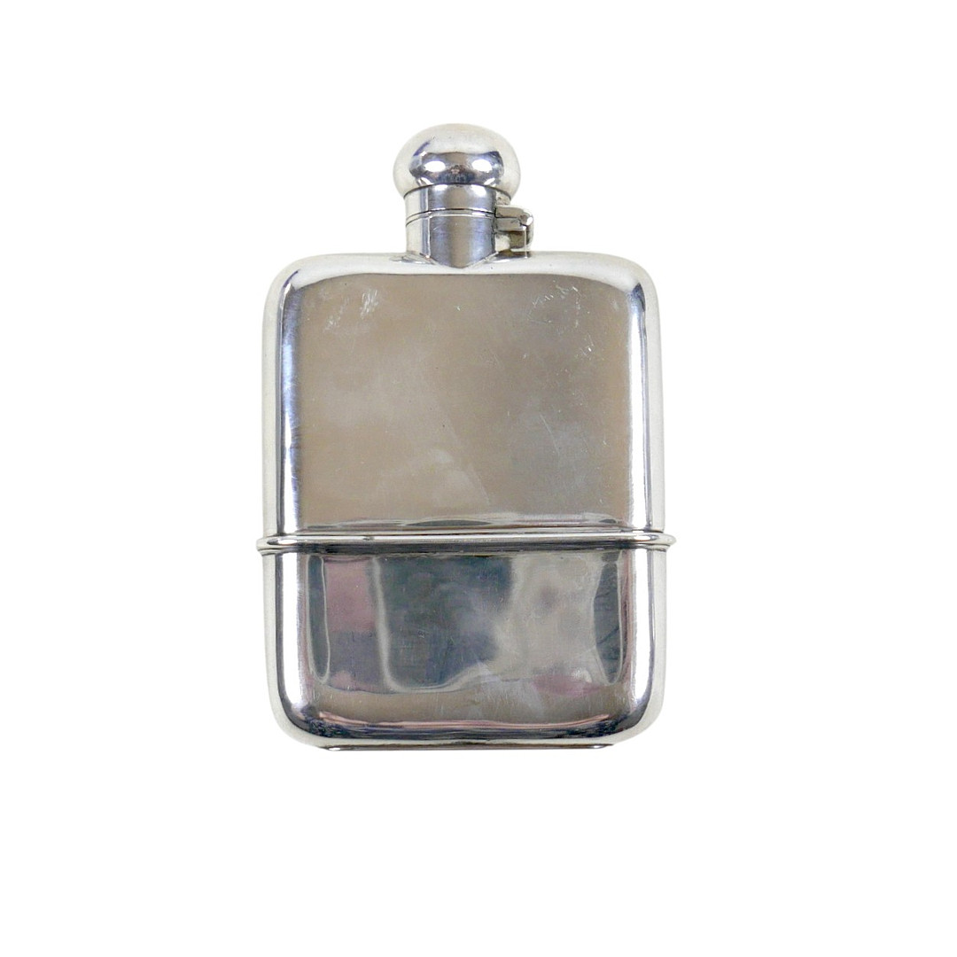 A GEORGE V SILVER HIP FLASK.