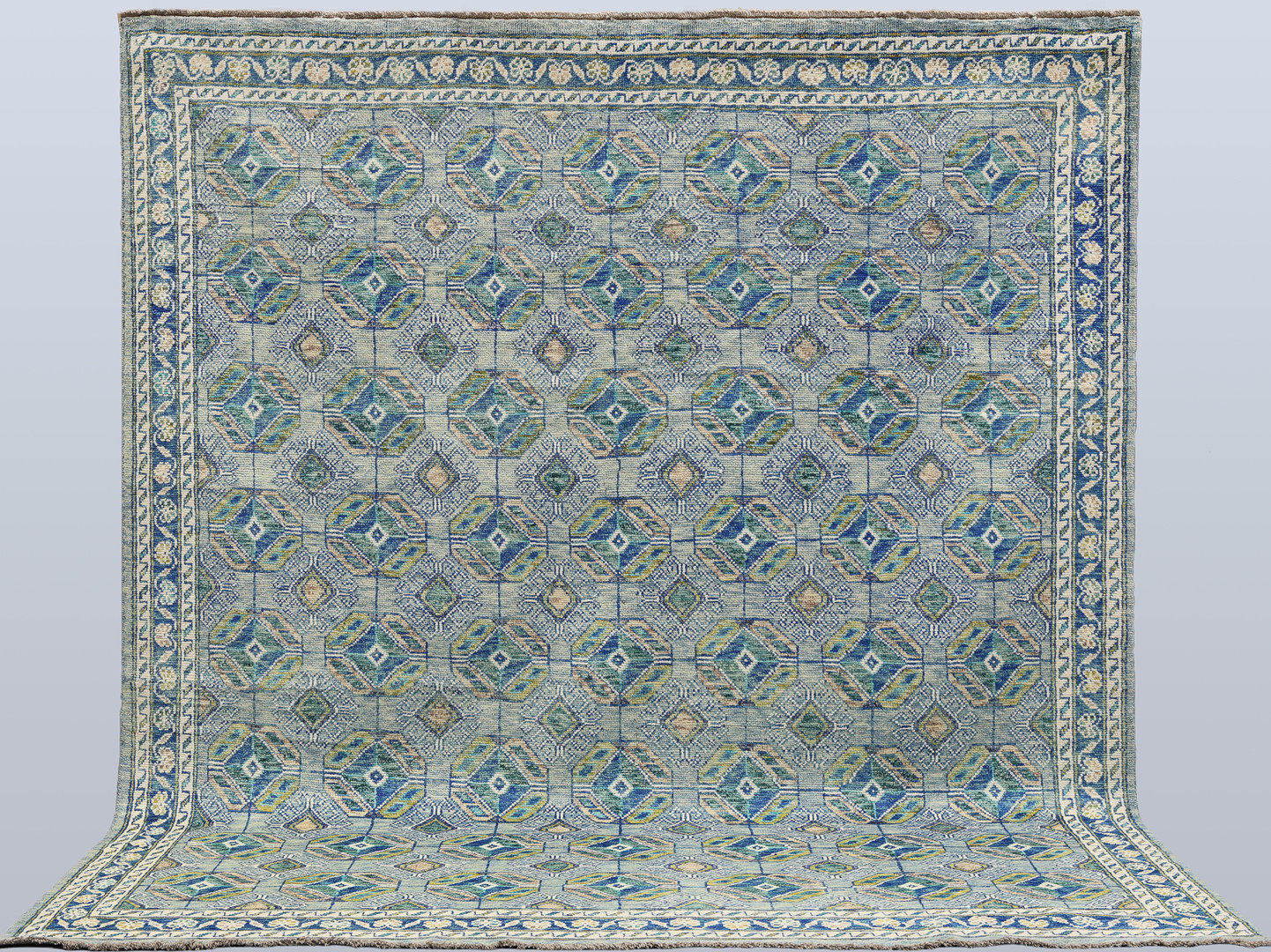 ORIENTMATTA. Azari fine, overall-design, 301 x 254 cm.