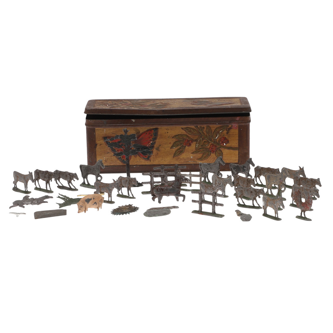 A VINTAGE TIN CONTAINING A QUANTITY OF PAINTED LEAD/METAL FIGURES.
