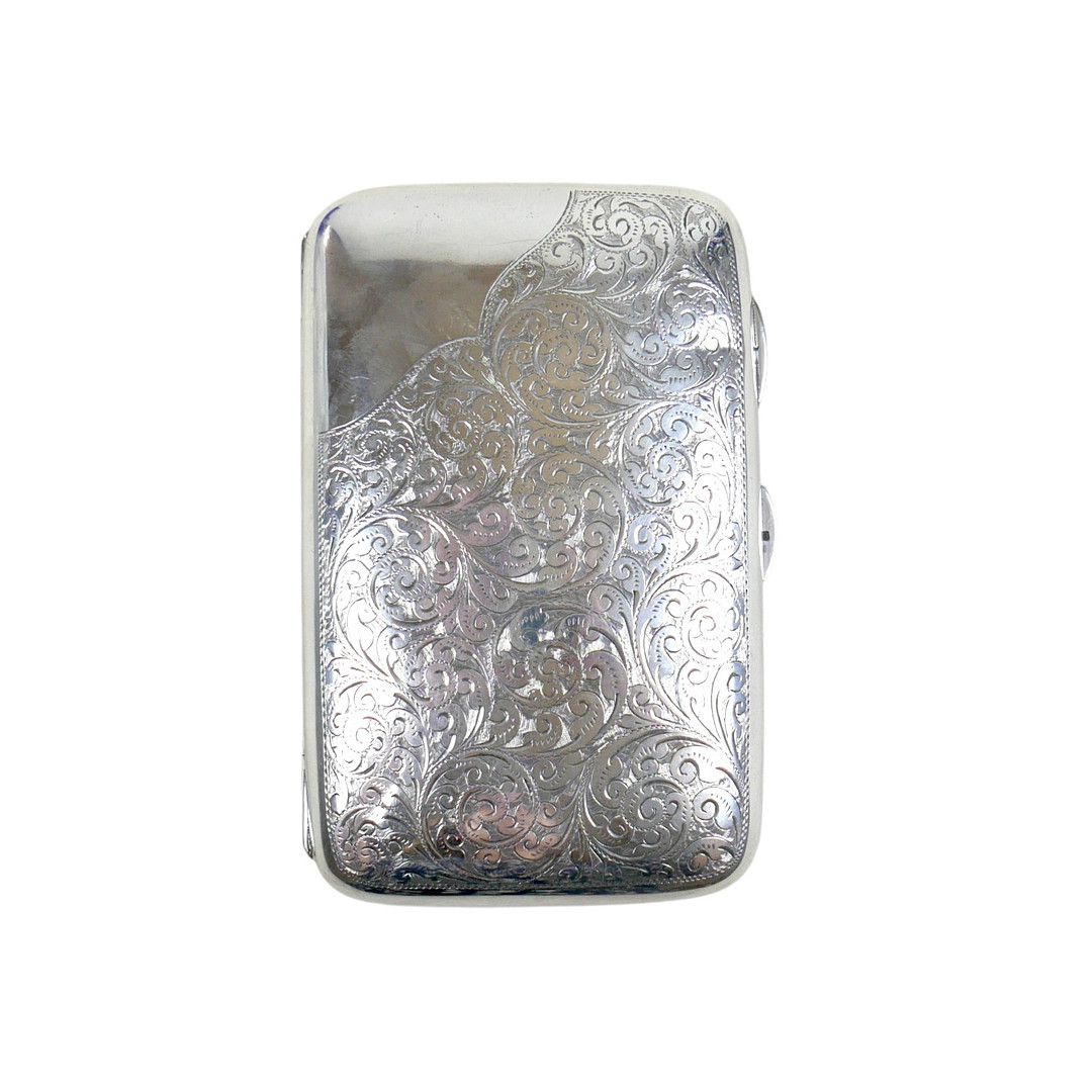 AN EDWARDIAN SILVER CIGAR CASE.