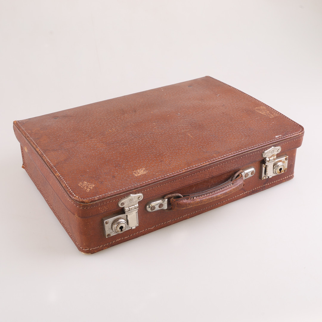 MÄTINSTRUMENT i VÄSKA, 8 delar, 1900-tal.