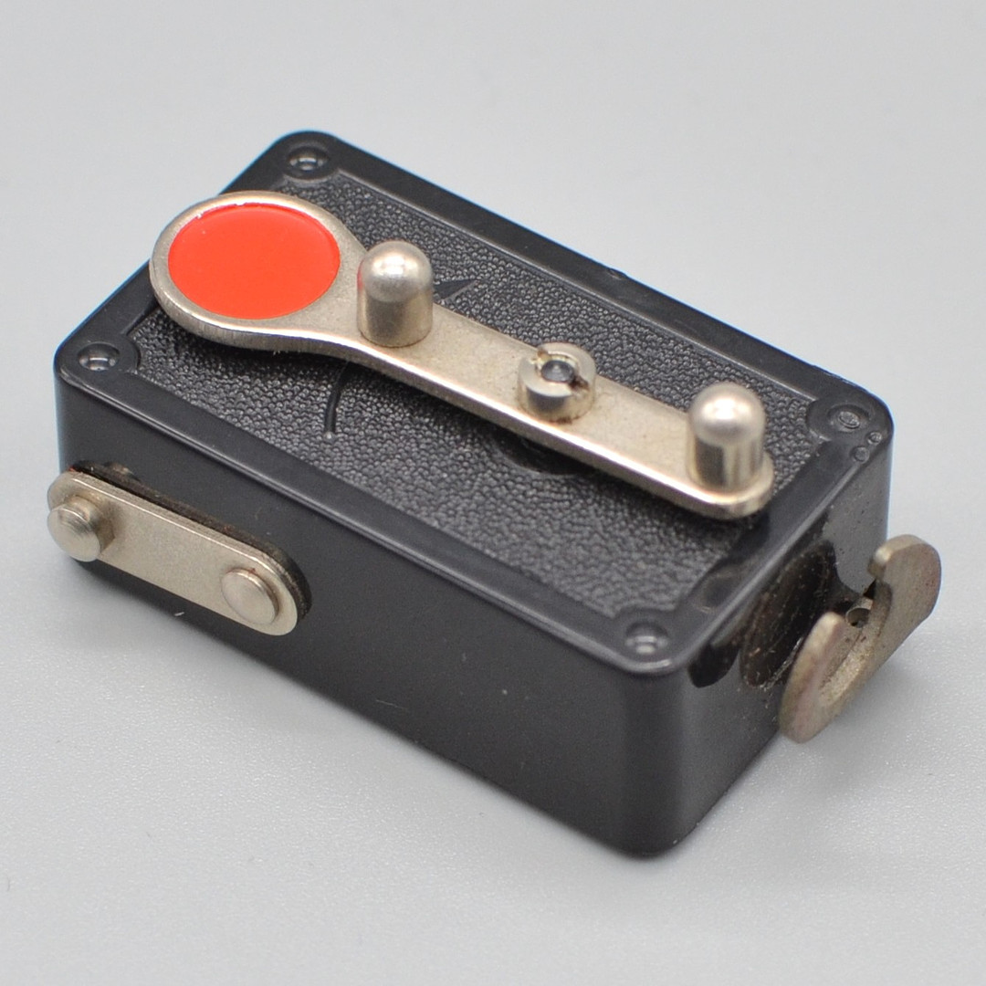 FEINMECHANIK WEIMAR, MECHANISCHER AUSLÖSER, „AUTOKNIPS“, FÜR ANALOGE KAMERAS, BAKELIT, DEUTSCHLAND, UM 1930.
