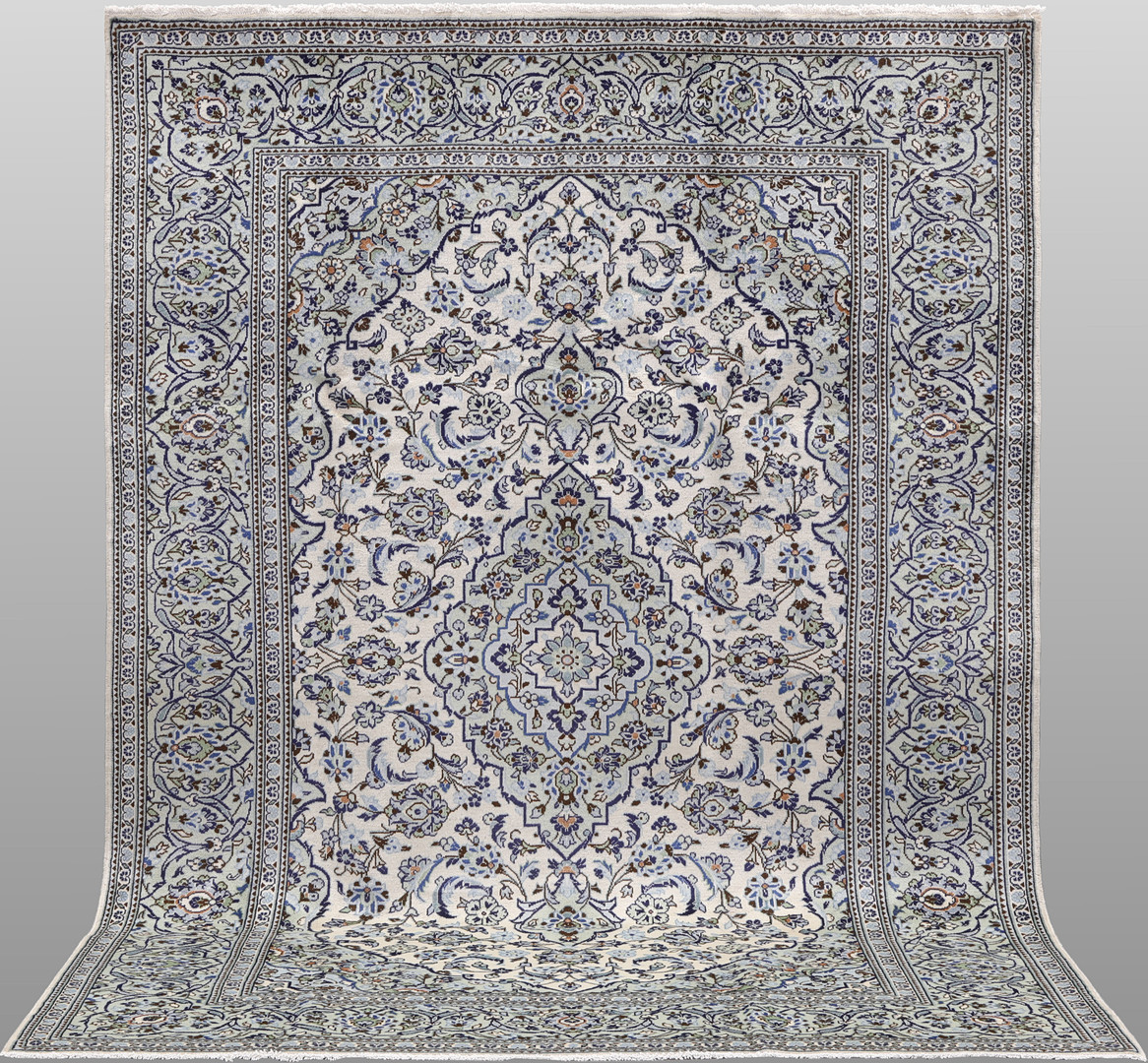 MATTA. Ljus Keshan fine, 295 x 200 cm.