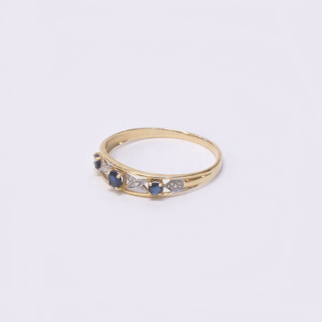 RING, 18K GULD MED DIAMANTER OCH TOPASER.