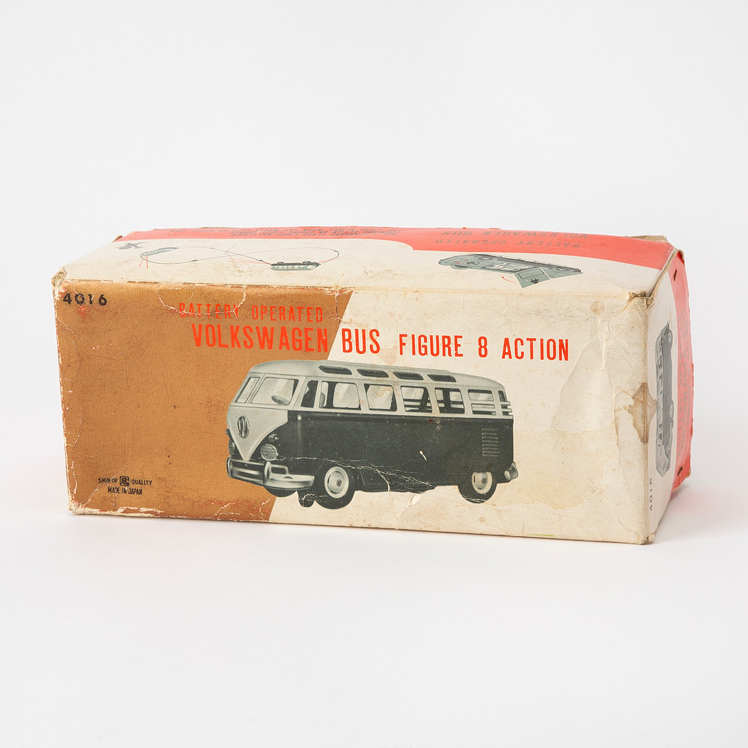 BANDAI. "Volkswagen Bus Figure 8 Action", litograferad plåt, Japan, 1950-tal.