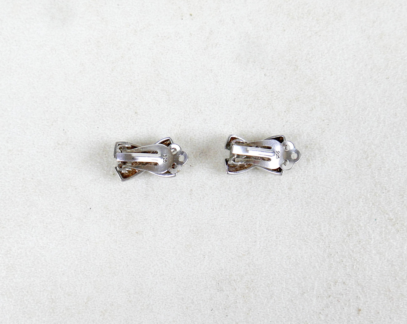 A GEORG JENSEN SILVER RING AND TWO PAIRS OF SILVER EARRINGS.