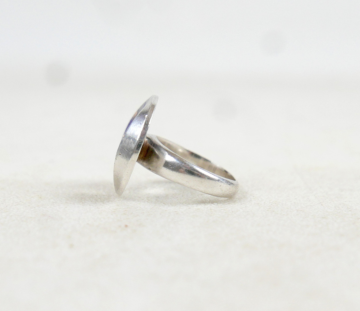 A GEORG JENSEN SILVER RING AND TWO PAIRS OF SILVER EARRINGS.