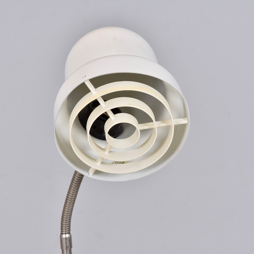 GOLVLAMPA, vitlackerad metall, Elidus 5705.