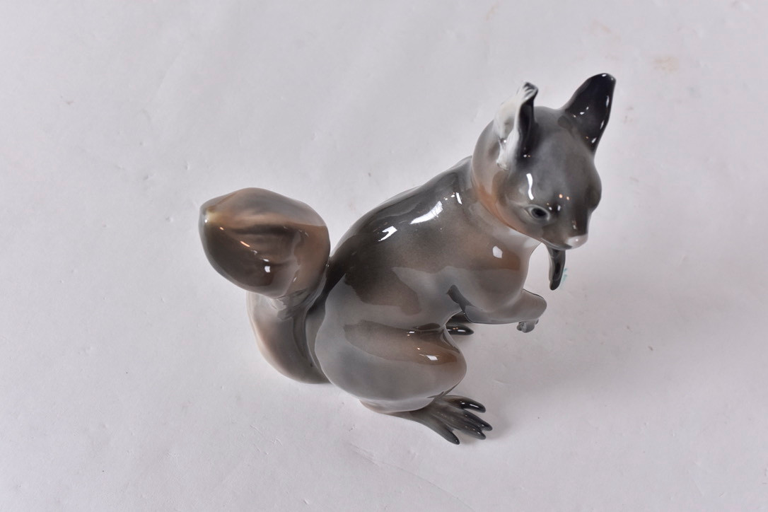 EKORRE, porslin, Rörstrand, 1900-talets första hälft.