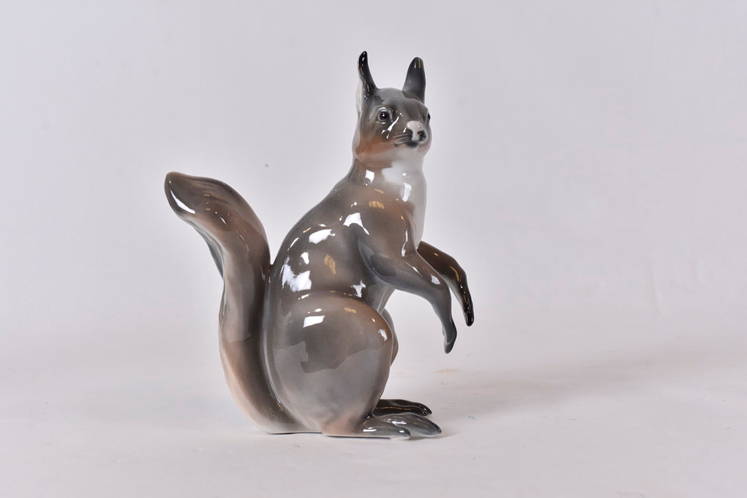 EKORRE, porslin, Rörstrand, 1900-talets första hälft.