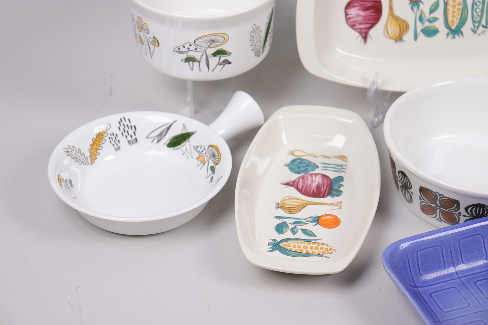 FLINTGODS, Rörstrand, Gustavsberg, Gefle, Villeroy & Boch mm, 8 delar.