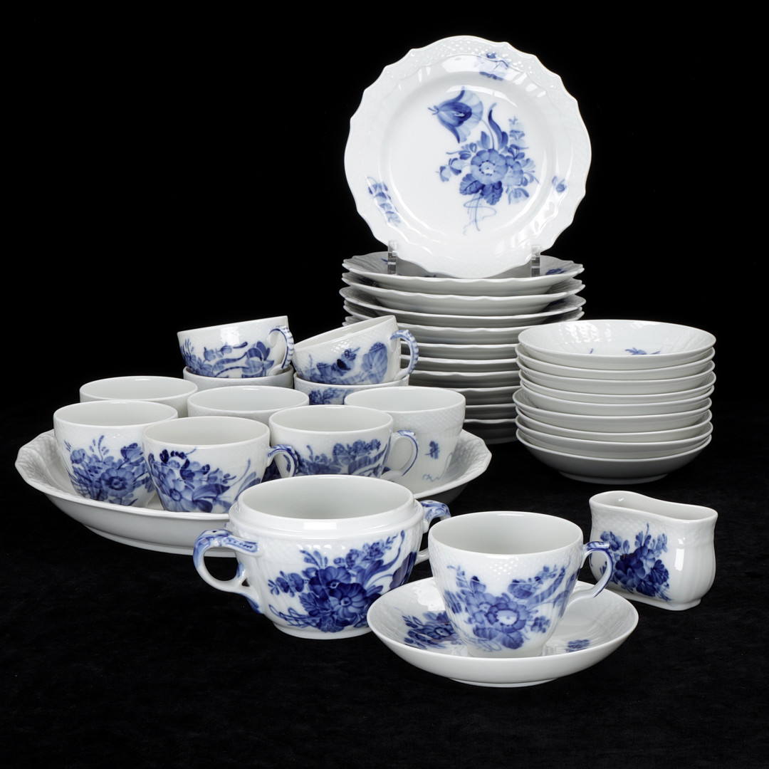 KAFFESERVIS, 35 delar, porslin, "Blå Blomster", Royal Copenhagen, Danmark.