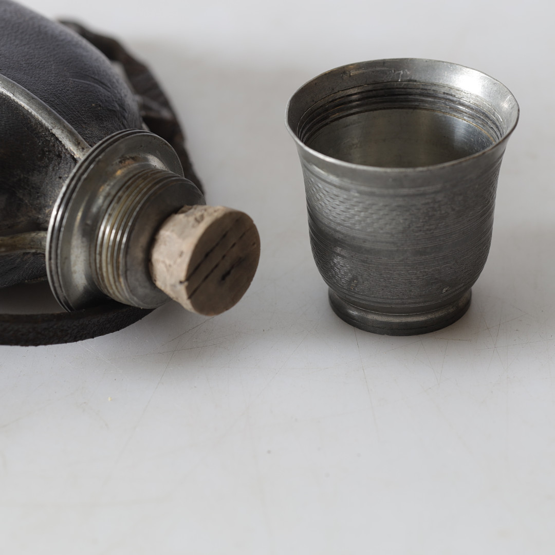 PLUNTA/FLASKA, tenn, skinn & glas, 1800-talets andra hälft.