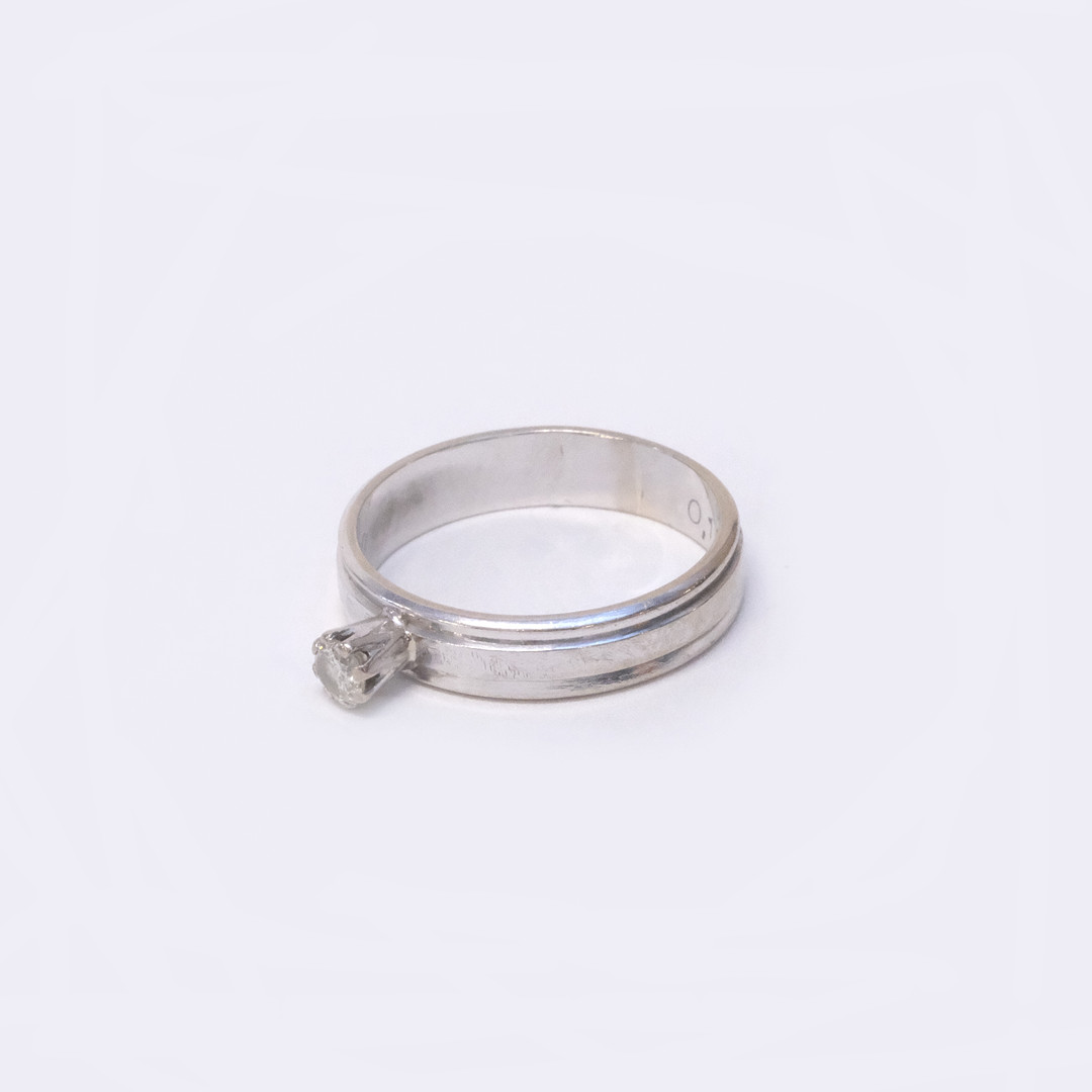 RING MED DIAMANT, 0,16CT, 18K VITGULD.
