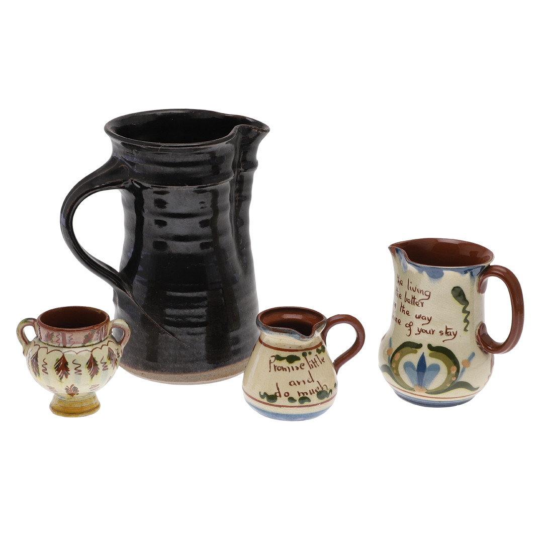 A SMALL GROUP OF TORQUAY MOTTOWARE AND A STUDIO POTTERY JUG.