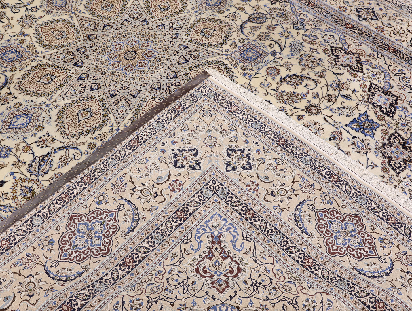 MATTA. Nain part silk, s.k 6LAA ca 1.000.000 knutar/kvm, 364 x 259 cm.
