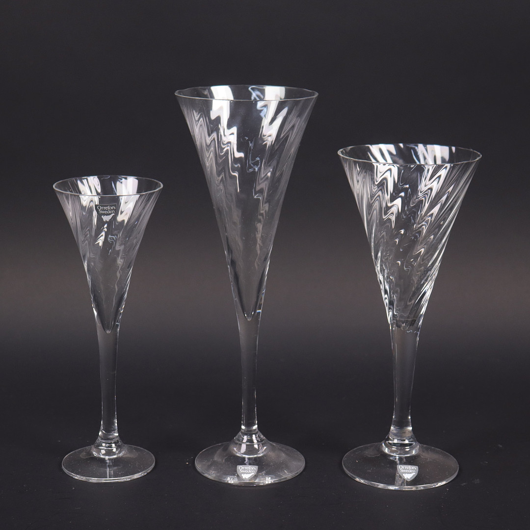 GUNNAR CYRÉN. "Helena", Orrefors, glas, 24 delar.