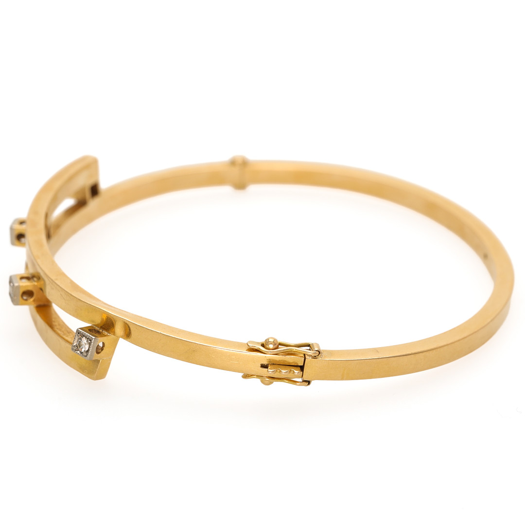 ARMRING, 18 k tvåfärgat guld med åttkantslipade diamanter, Svedboms.