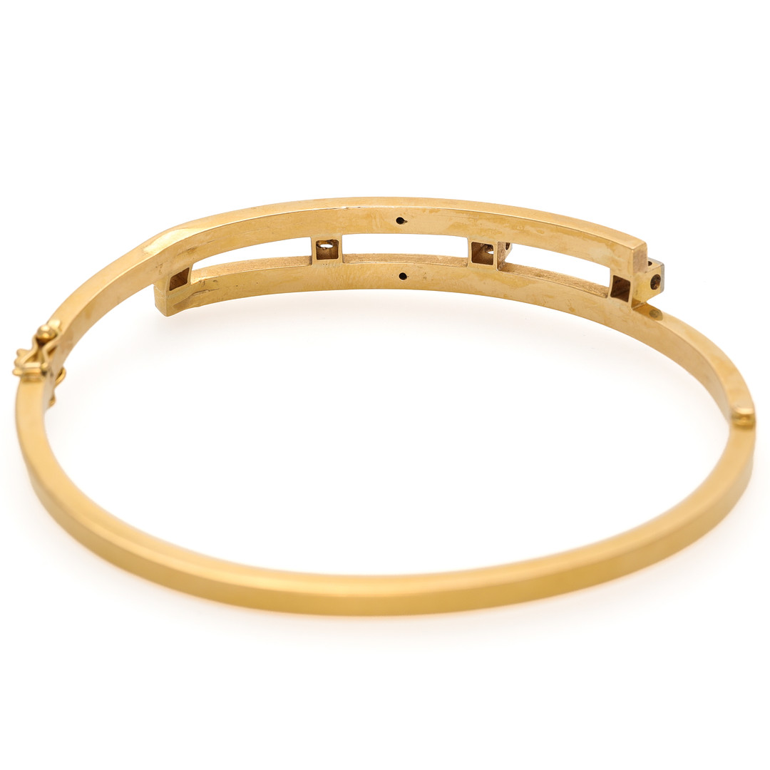ARMRING, 18 k tvåfärgat guld med åttkantslipade diamanter, Svedboms.