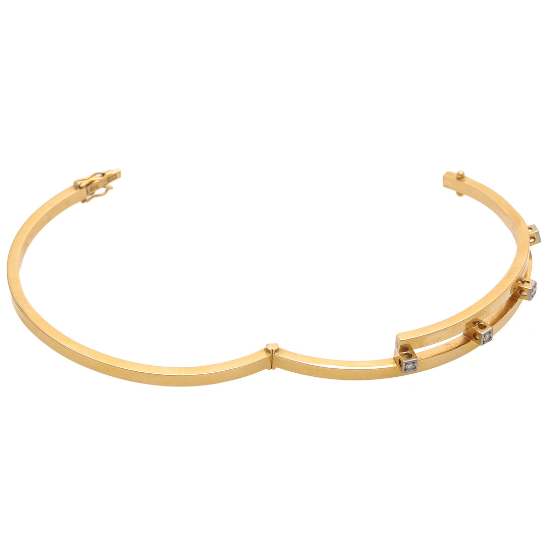 ARMRING, 18 k tvåfärgat guld med åttkantslipade diamanter, Svedboms.