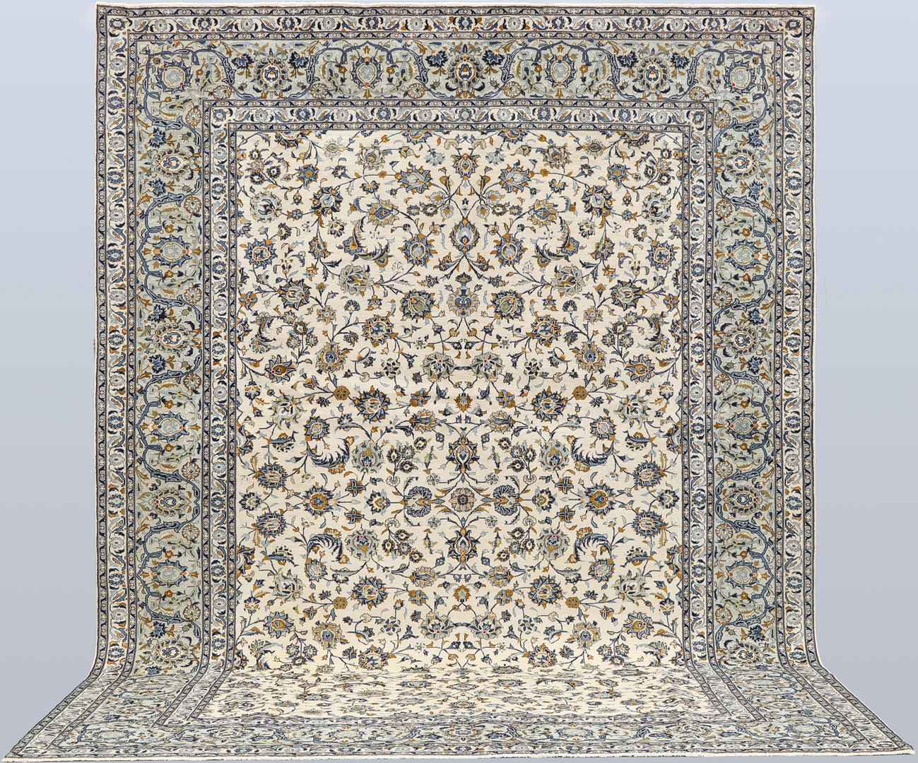 MATTA. Ljus Keshan, 420 x 300 cm.