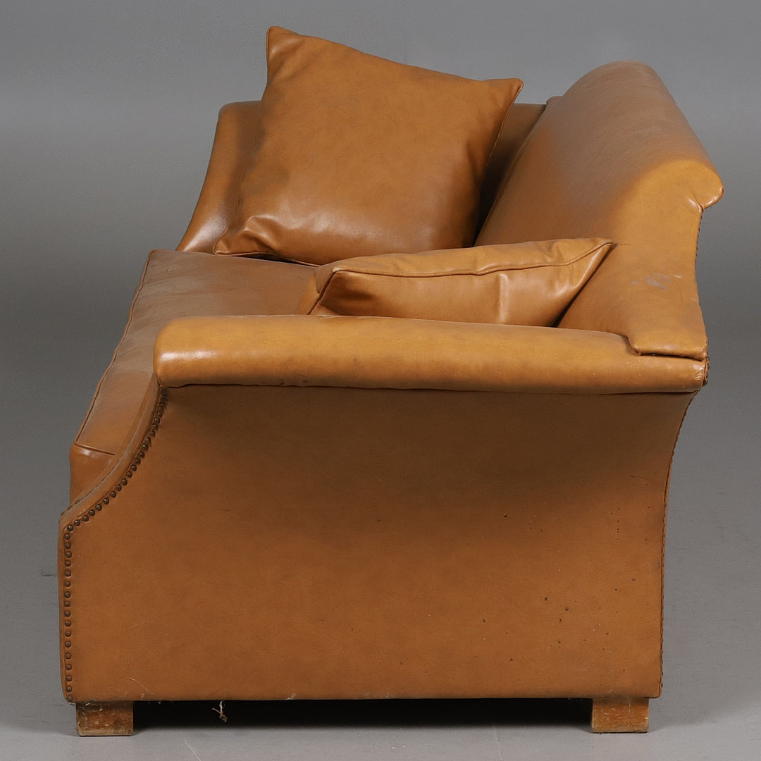 SKINNSOFFA , "Clubsoffa", Swedish modern, 1930-tal.