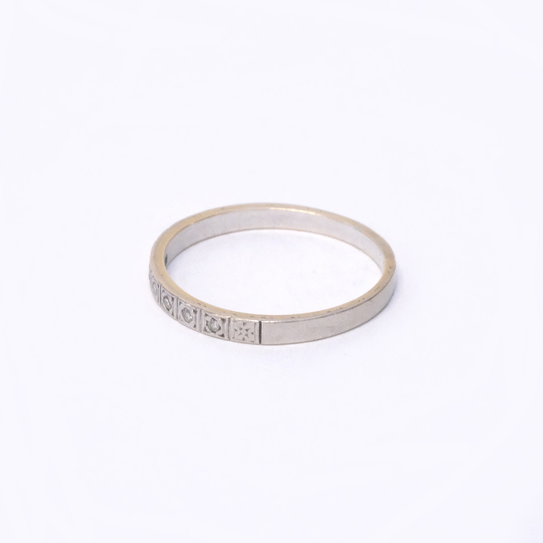 RING MED DIAMANTER, 18K VITGULD.