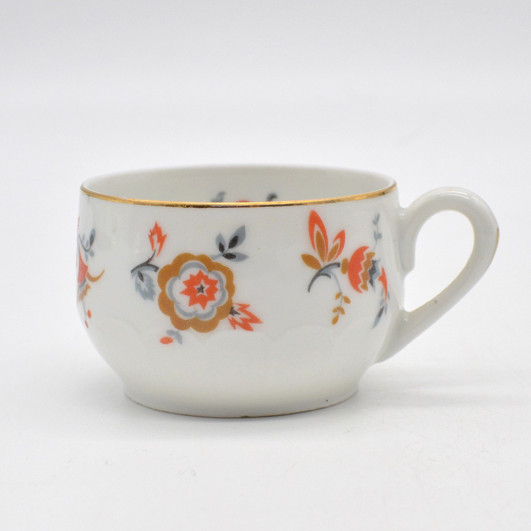 BAREUTHER BAVARIA, TASSE MIT UNTERTASSE, STREUBLUMEN, MIT GOLDRAND, 1. WAHL, MITTE DES 20. JAHRHUNDERTS.