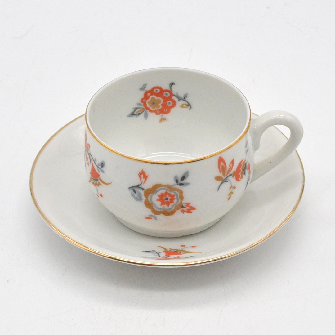 BAREUTHER BAVARIA, TASSE MIT UNTERTASSE, STREUBLUMEN, MIT GOLDRAND, 1. WAHL, MITTE DES 20. JAHRHUNDERTS.